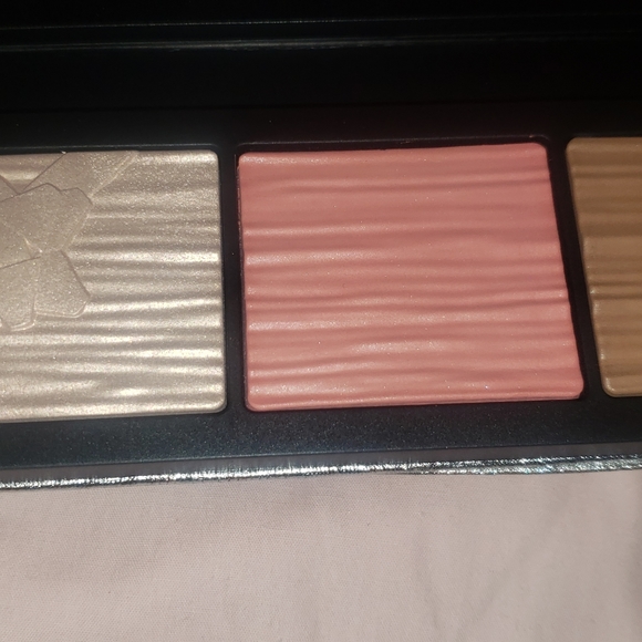 M.A.C - Picture 3 of 8